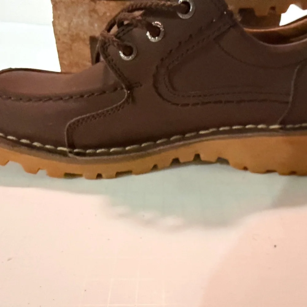AoT Size 8 Brown Classic Leather Oxfords.